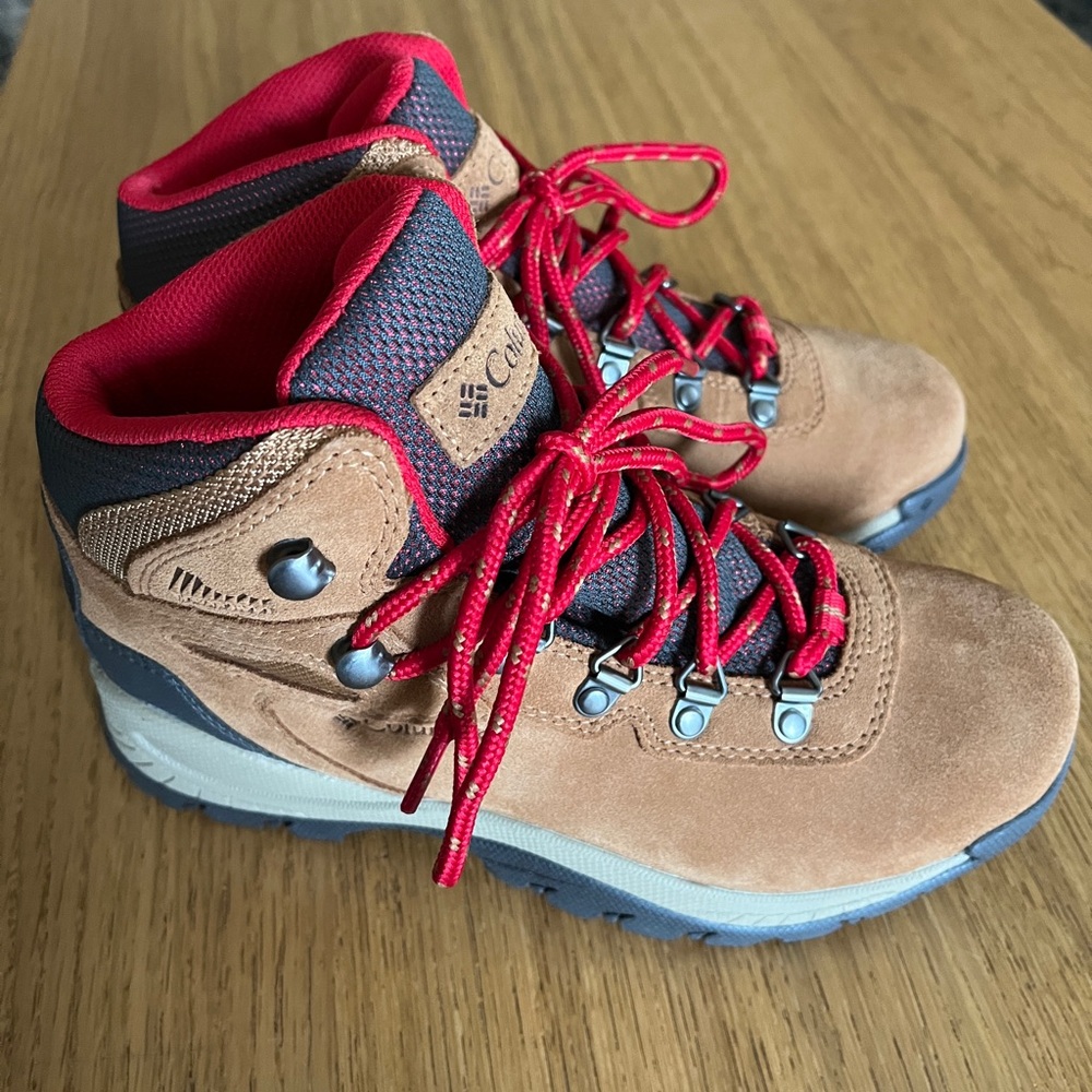 Columbia Newton Ridge Waterproof Boots Sz 6